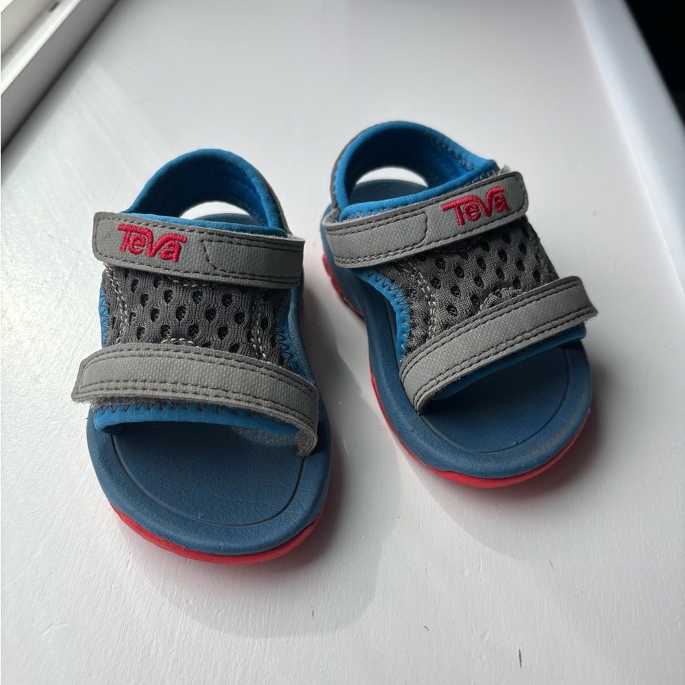 Teva psyclone Xlt toddler sandals size 4